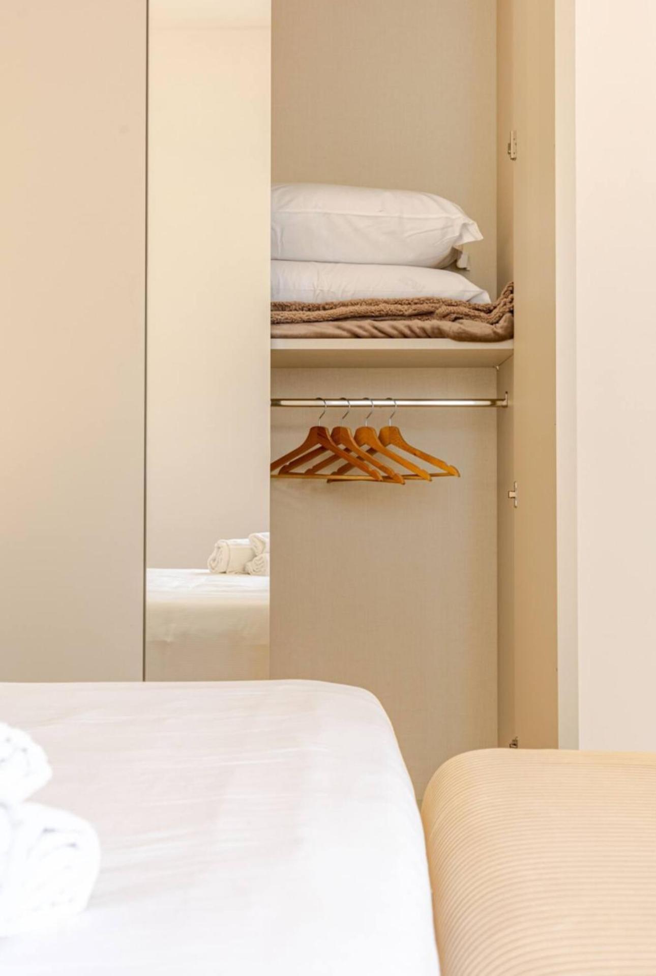 Residenza Camillo - Palermo Centro Apartment ภายนอก รูปภาพ